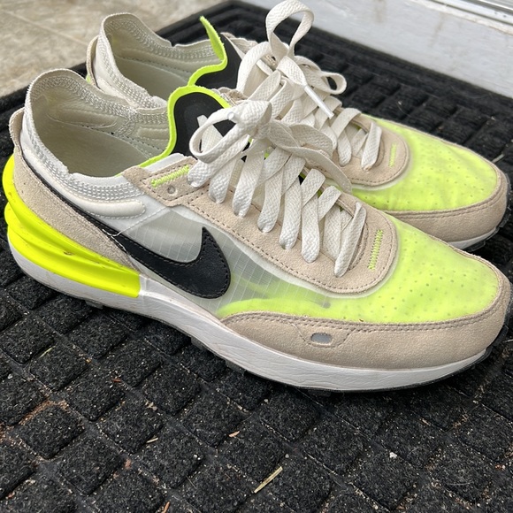 Nikes - Picture 3 of 4